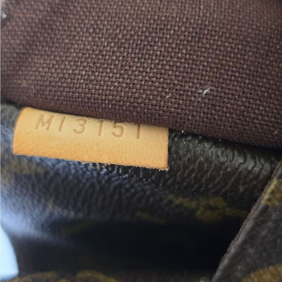 Louis Vuitton Menilmontant MM - Picture 13 of 16